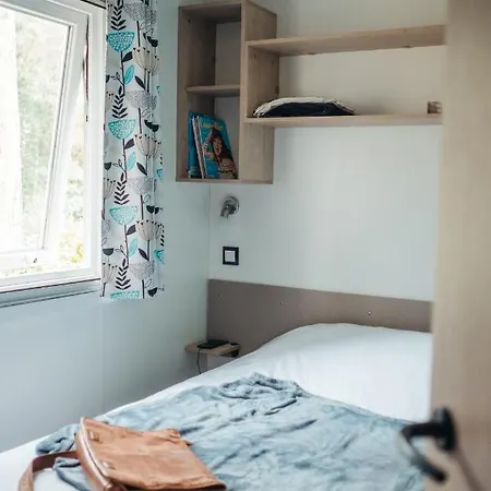 Mobil Homes Xxl2 4 Chambres - Camping Le Ranch Des Volcans Châtel-Guyon Extérieur photo